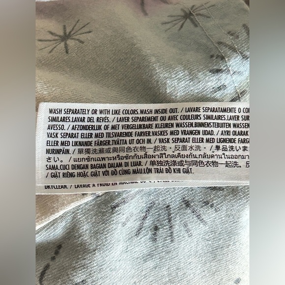 Disneyland Resort 100 Years Of Wonder Celebration Sprit Jersey Adult Size XS EUC - Picture 13 of 13